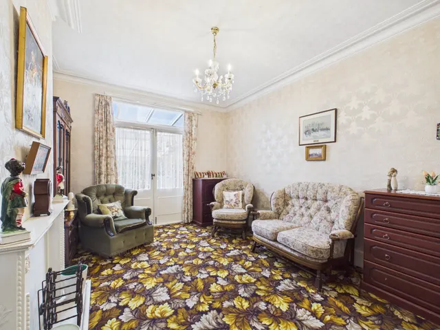 Stanwell Road, Ashford, TW15, photo 3