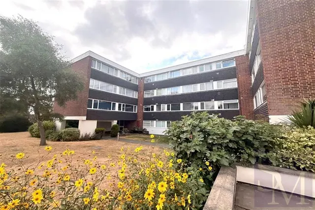 Romford Road, Chigwell Row, IG7, photo 1