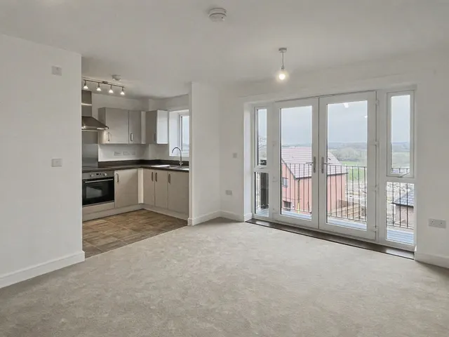 Photo 3 — Harvest Hill, Maidenhead SL6 2QP