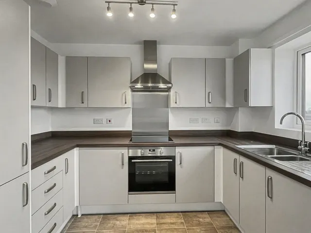 Photo 2 — Harvest Hill, Maidenhead SL6 2QP