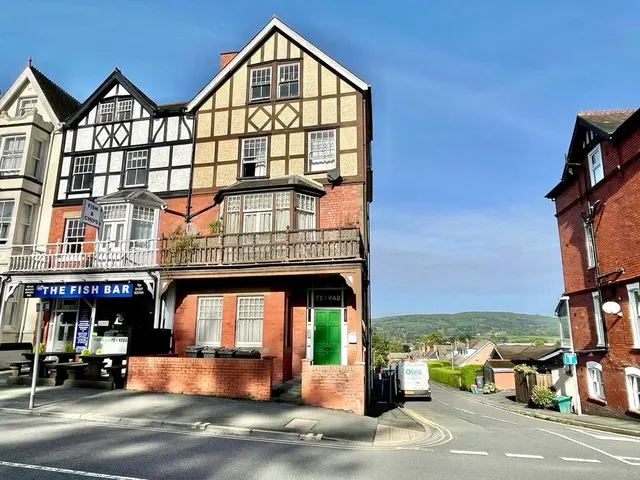 Ystrad, High Street, Llandrindod Wells, Powys, LD1 6AG, photo 1