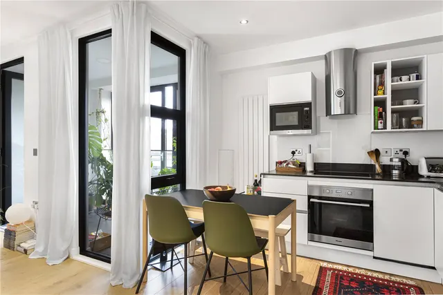 Esker Place, Cambridge Heath, E2, photo 2