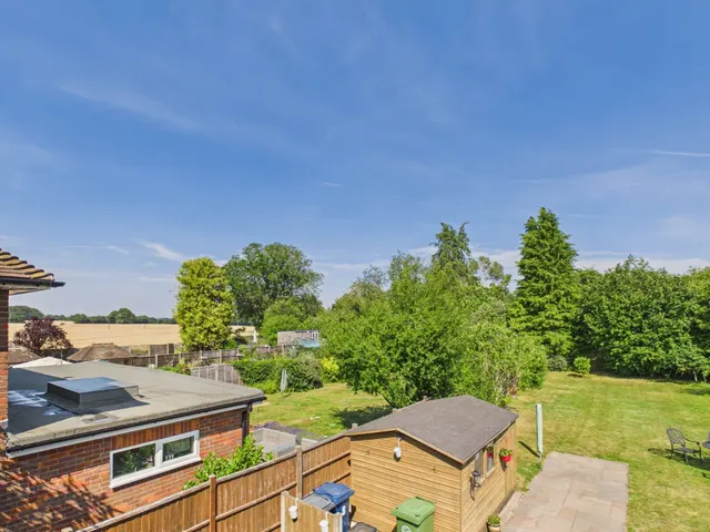 Sunnymede Avenue, Chesham, HP5, photo 1