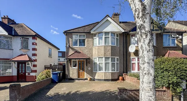 Fairfield Crescent, Edgware, HA8, photo 1