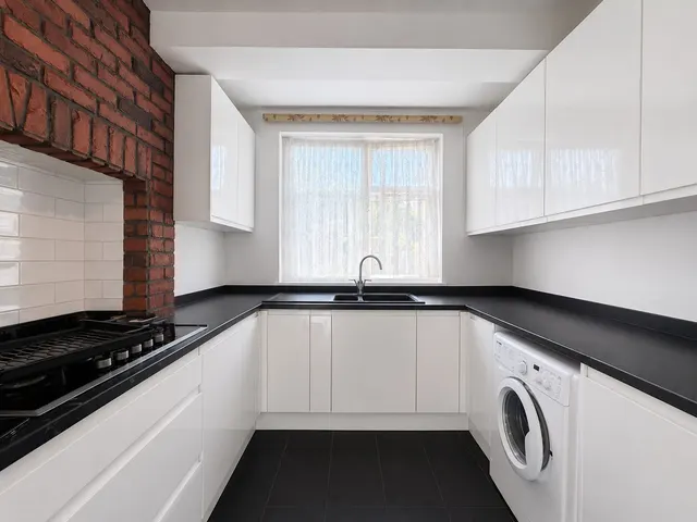 Fairfield Crescent, Edgware, HA8, photo 3