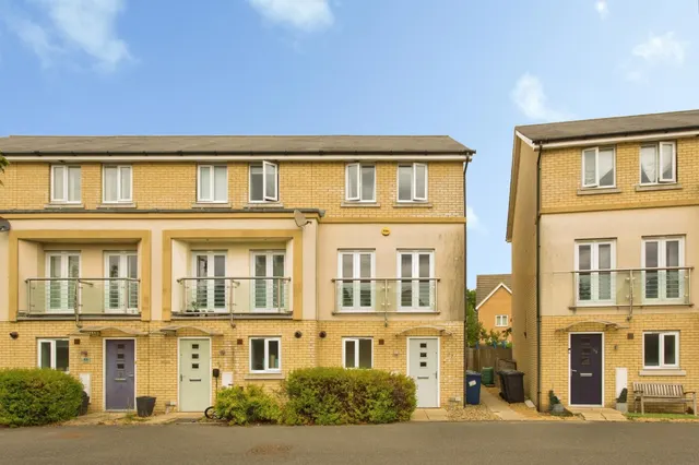 Lancaster Gate, Upper Cambourne, CB23, photo 1