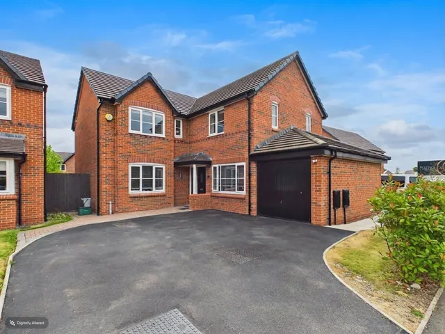 Carlton Meadows, Llay, LL12, photo 2