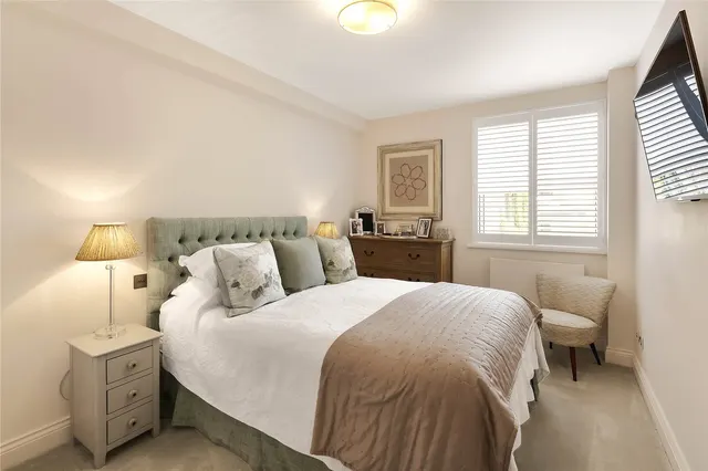 Photo 2 — Valiant House, Vicarage Crescent, Battersea, London, SW11