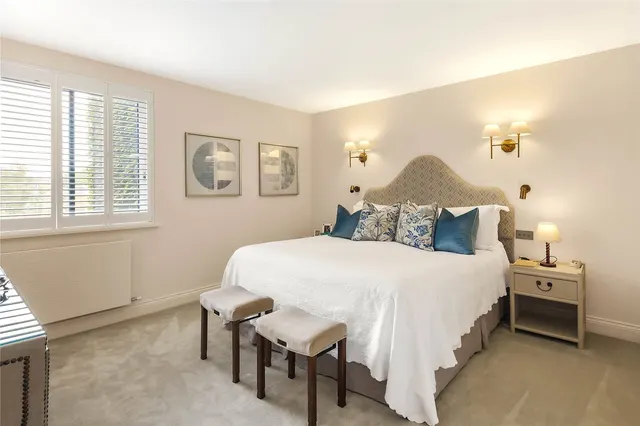 Photo 3 — Valiant House, Vicarage Crescent, Battersea, London, SW11