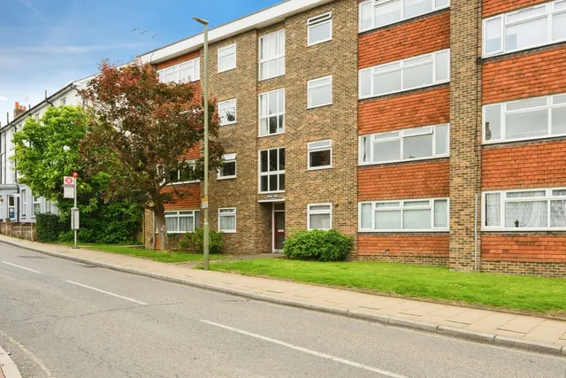 Bridge Street, Leatherhead, KT22, photo 1