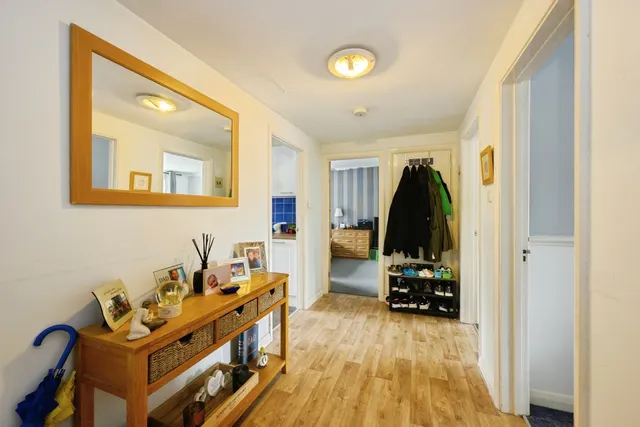 Bridge Street, Leatherhead, KT22, photo 2