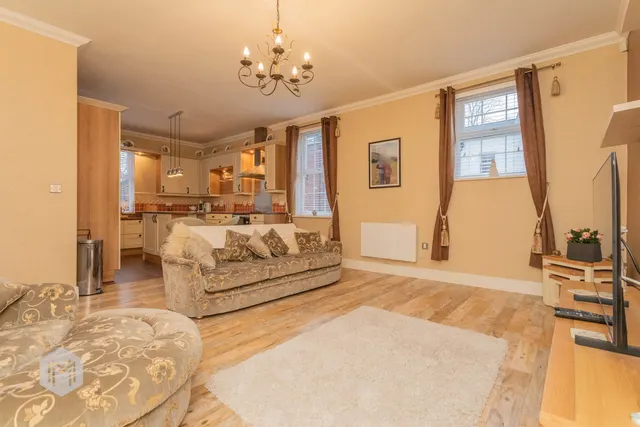 Swinhoe Place, Culcheth, Warrington, WA3 4NE, photo 1