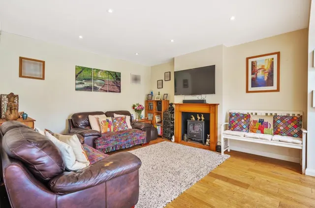 Photo 3 — Anglesey Gardens, Carshalton, SM5 3JE