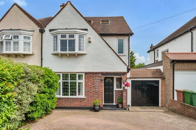 Anglesey Gardens, Carshalton, SM5 3JE, photo 1