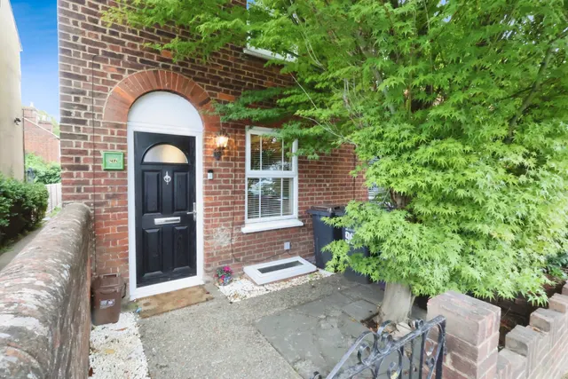 Nightingale Road, Hitchin, photo 1