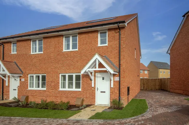 Meadow Gardens, Hartley Brook Road, Clacton-On-Sea, photo 1