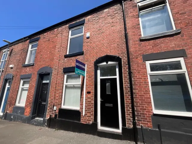 Throstle Bank Street, Hyde, photo 1