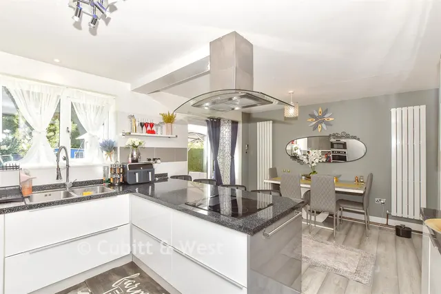 Sandown Road, Cosham, PO6, photo 2