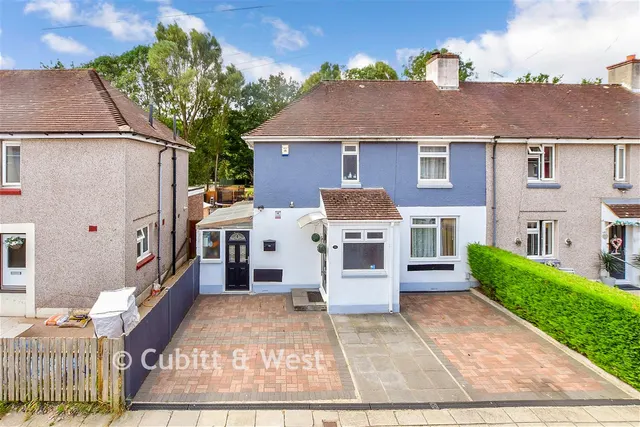 Sandown Road, Cosham, PO6, photo 1