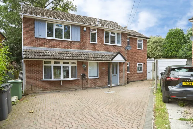 Aire View, Yeadon, Leeds, photo 1