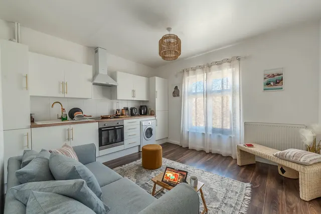 Flat 4, 47 Chalk Hill, Watford, photo 1