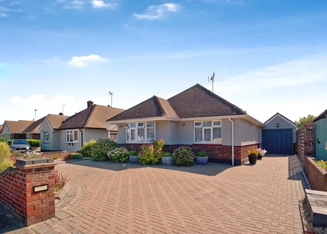 St. Augustines Avenue, Thorpe Bay, Essex, SS1, photo 1