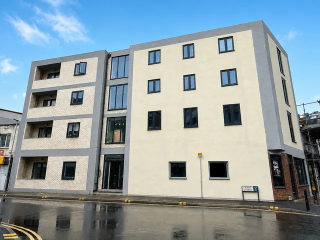 Central Swindon, photo 1