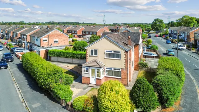 Photo 3 — Mossdale Drive, Rainhill, Prescot, Prescot, L35 4NF