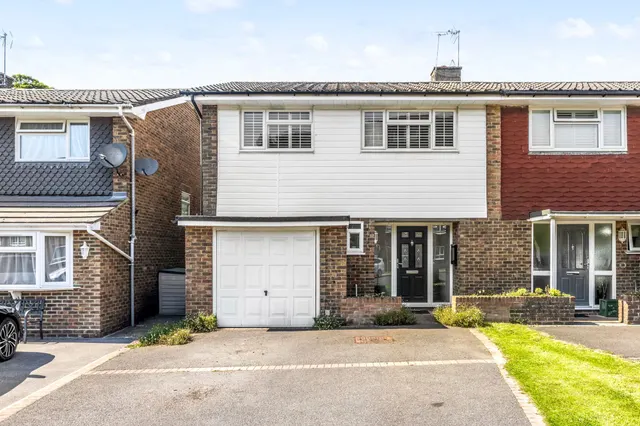 Ayshe Court Drive, Horsham, RH13, photo 1