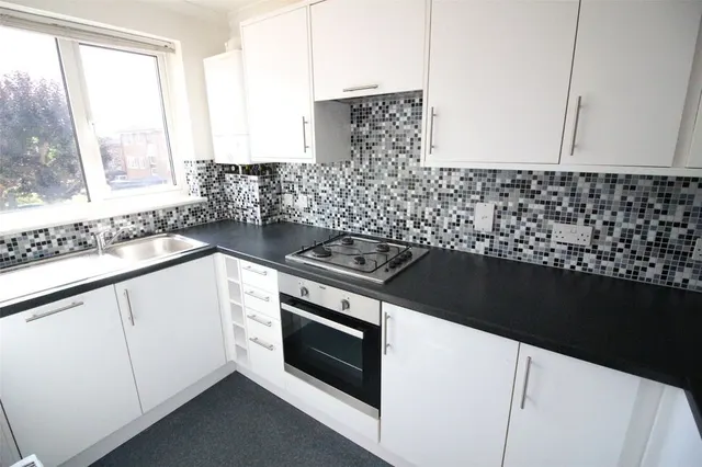 Photo 2 — Glendower Crescent, Orpington, Kent, BR6