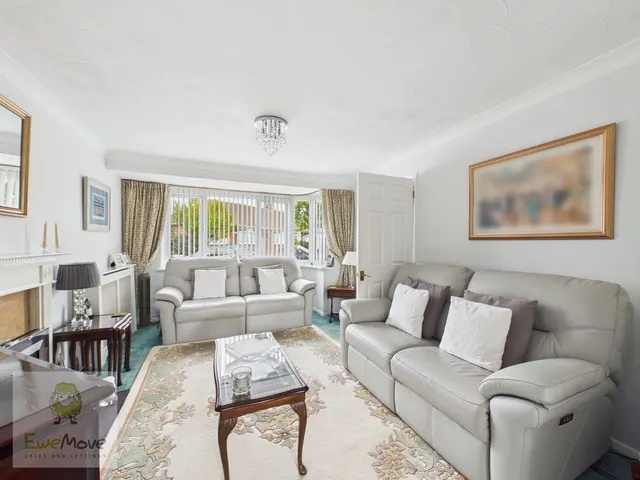 Povey Avenue, Wainscott, ME2, photo 3