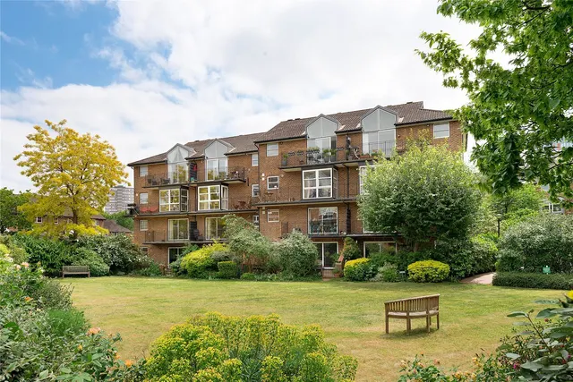 Thorney Crescent, London, SW11, photo 2