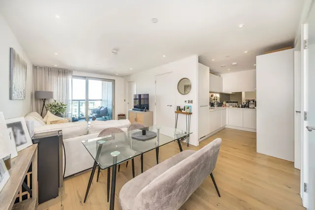 Buckhold Road, SW18, photo 2