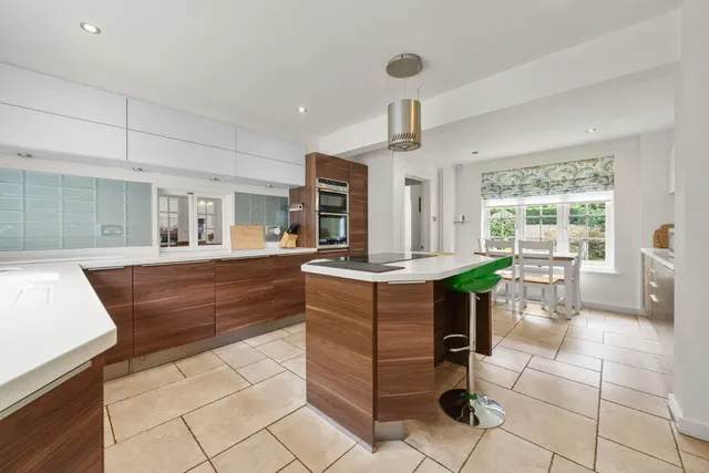 Blackdown Avenue, Pyrford, GU22, photo 2