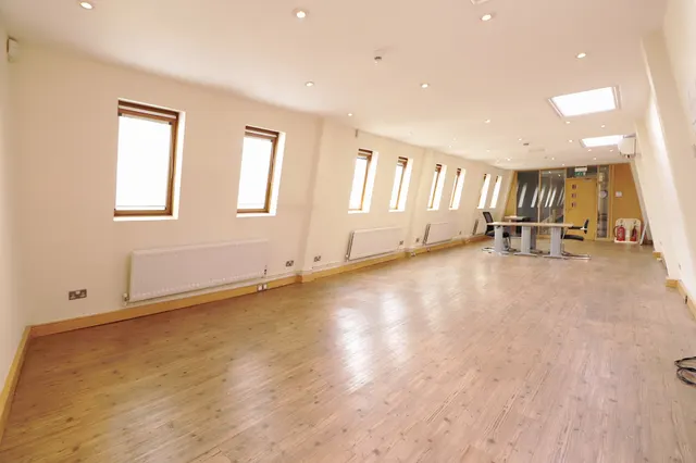 Photo 3 — 2b, Manor Road, BR3