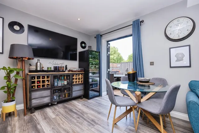 Flambard Way, Godalming, GU7, photo 1