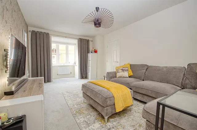 Photo 3 — Harper Road, Botley, Southampton, SO32 2SW