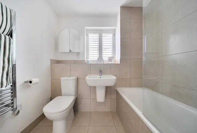 Photo 3 — Gainsborough Court, Horley, 73, RH6 8QN