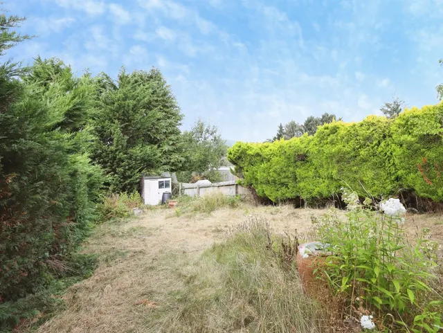 Lon Yr Awel PONTYCLUN, CF72, photo 3