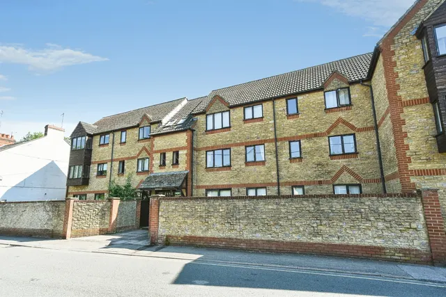 Beeches Road, Cirencester, photo 1