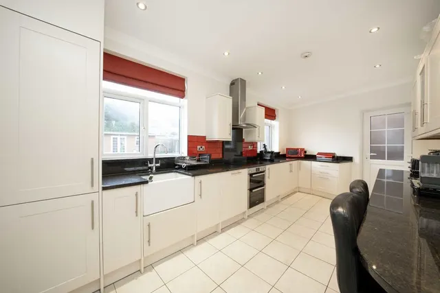 Downs View, TW7, photo 3