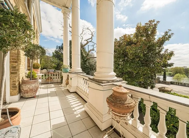 Hampton Court Road, Hampton, TW12, photo 2