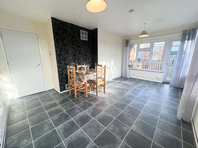 Dale Court Grove, Hill, E18, photo 2