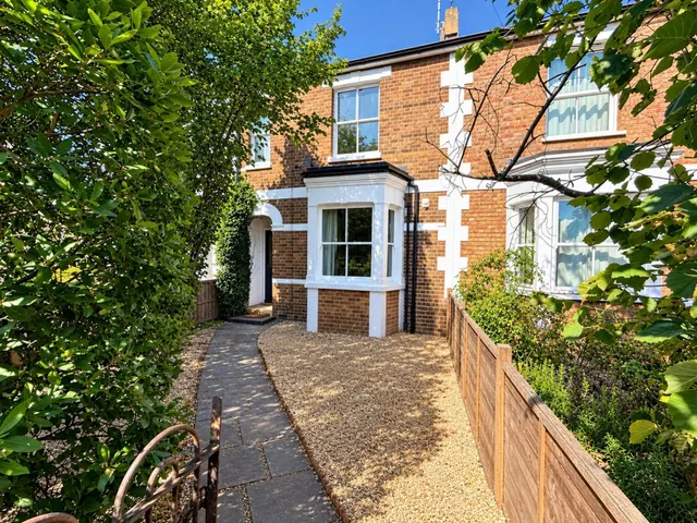 Limes Road, Surrey Egham, TW20, photo 1