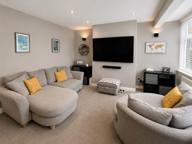 Rossall Avenue, Radcliffe, Manchester, M26 1JD, photo 1