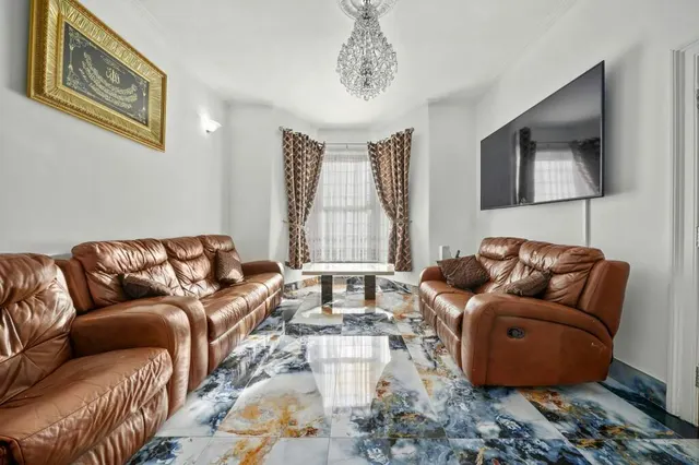Photo 3 — Hatherley Road, London, E17