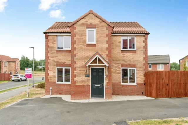 Oak Tree Way, KNOTTINGLEY, photo 1