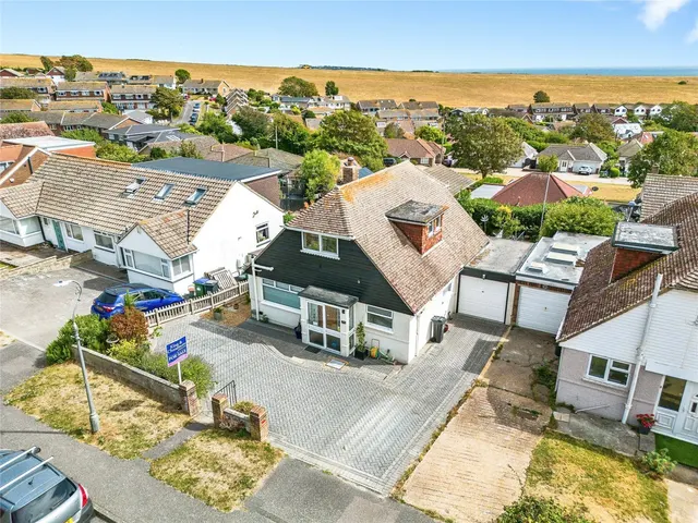 Cissbury Crescent, Saltdean, BN2, photo 1