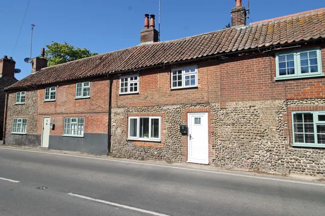 Traditional Brick and Flint Cottage i, photo 1