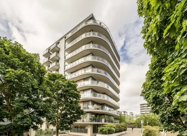 Ealing Road, Brentford, TW8, photo 1
